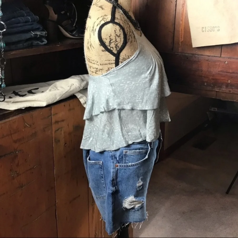 Hollister green/white patterned ruffled sleeveless top - Picture 5 of 6